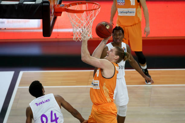 进攻体系中 进攻体系中