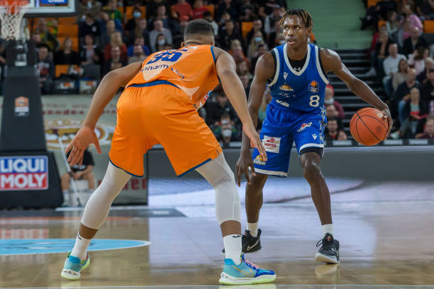 并非只是两 并非只是两